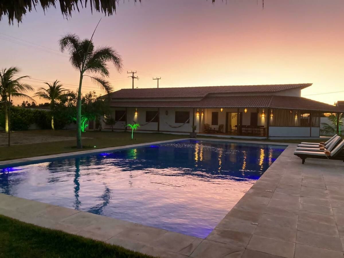 Imagem de Casa ampla no Pontal do Maceió com piscina e cinco quartos